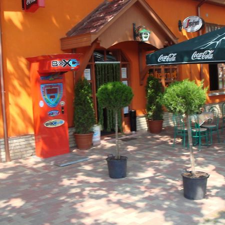 Bed and Breakfast Platán Panzió Nagyszenas Exterior foto