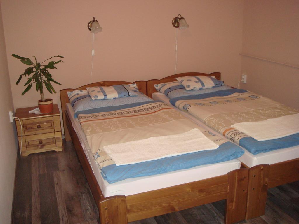 Bed and Breakfast Platán Panzió Nagyszenas Habitación foto